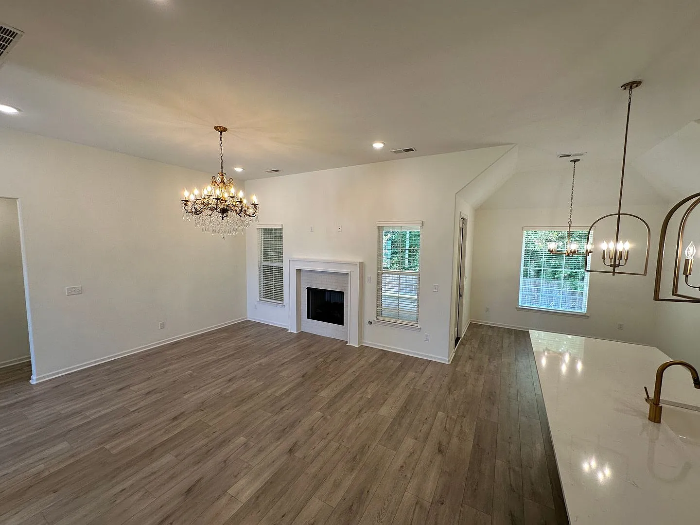 4 BR/ 3 BA Bartlett Home Available NOW! — Photo 4