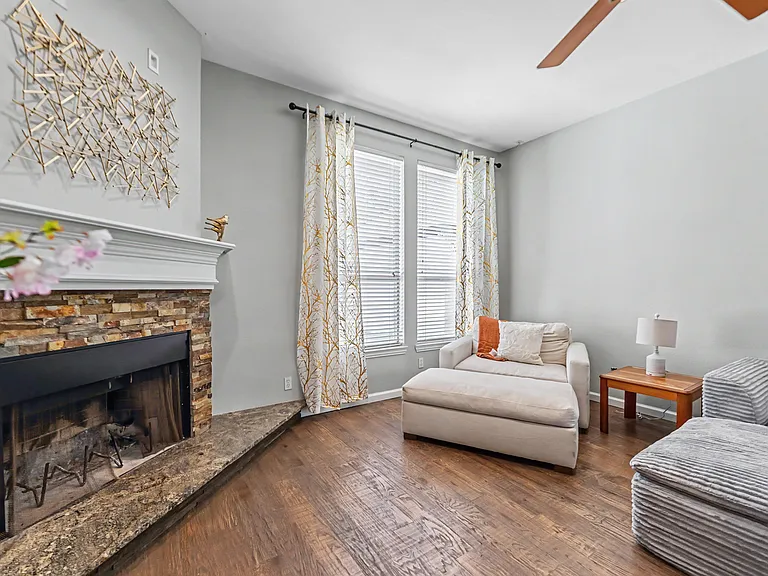 2451 Valley View Dr — Photo 35