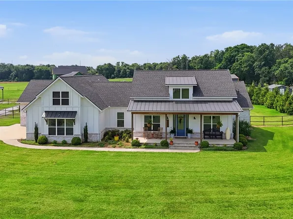 13885 N Mount Olive Rd, Gravette, AR 72736