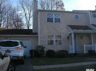 40 Hancock Cmns, Yaphank, NY 11980