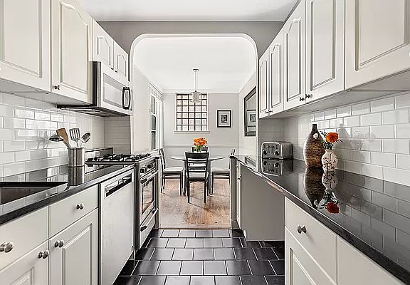 2nd image of 44 Prospect Park W APT E6