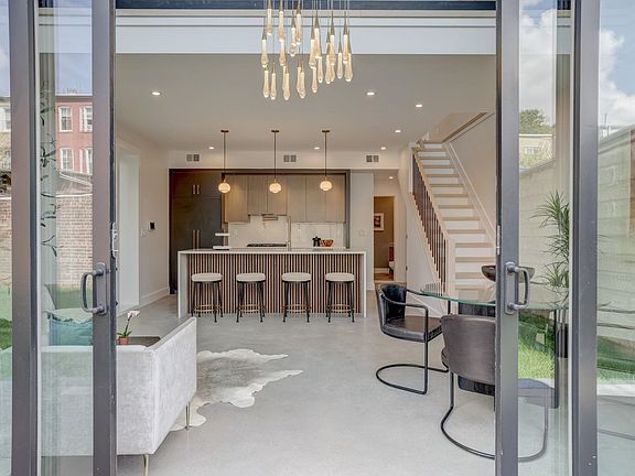 4th image of 179 Pine St #1