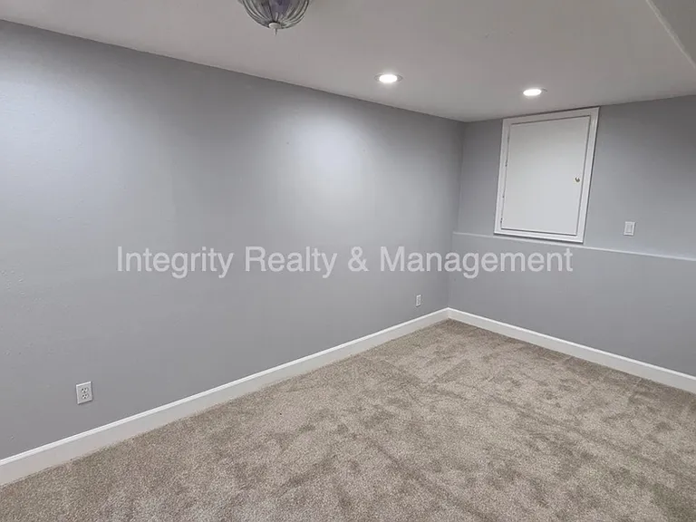 5056 Weeping Willow Cir — Photo 32