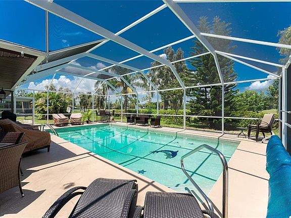 3rd image of 136 Rotonda Cir
