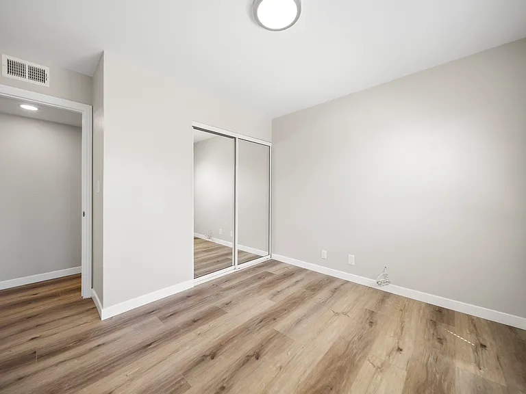 541 N 6th St #F — Photo 15