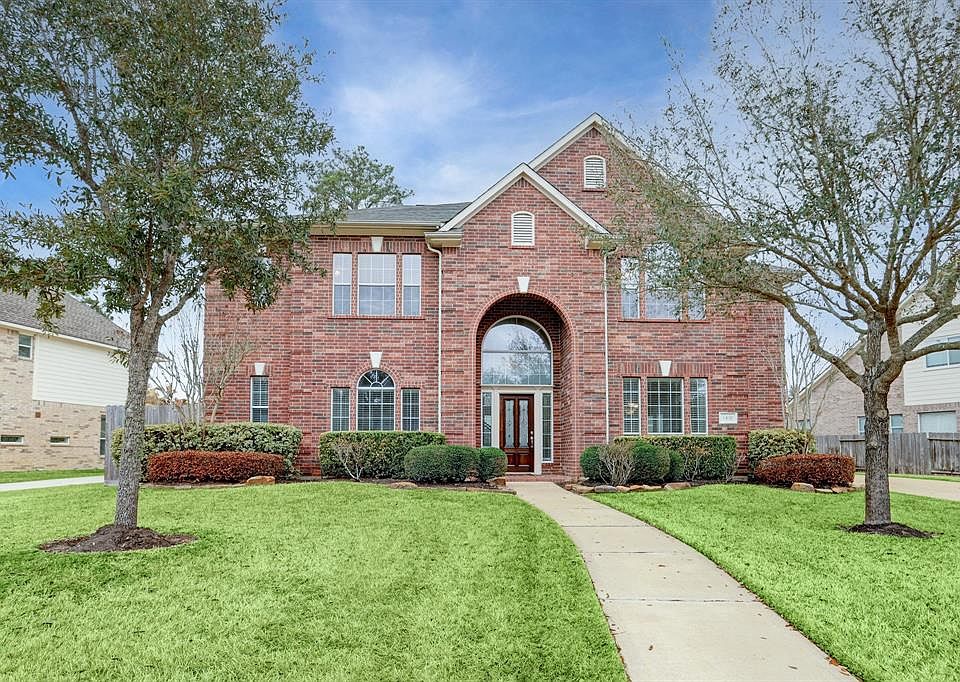 Welcome to your new home at 6430 Briarstone Ln, in a beautiful mastered planned community in Windrose. Top rated schools, hurry this one won't last!