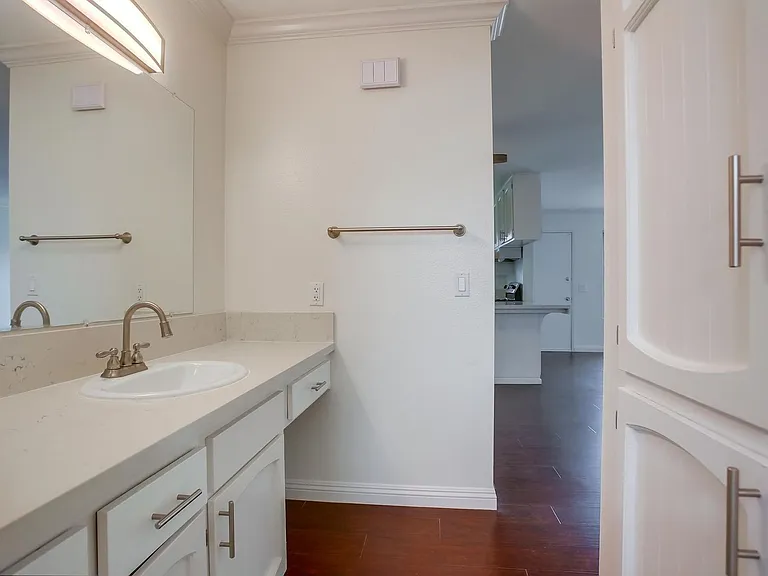 Carlsbad Village Apartments — Photo 11