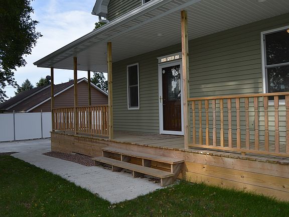 4th image of 305 Park St