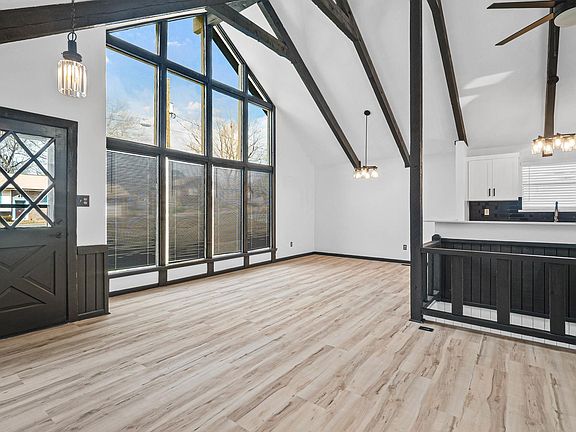 5th image of 207 11th Pl