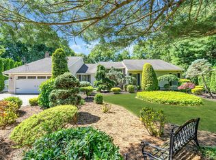 6 Averly Pl, Smithtown, NY 11787