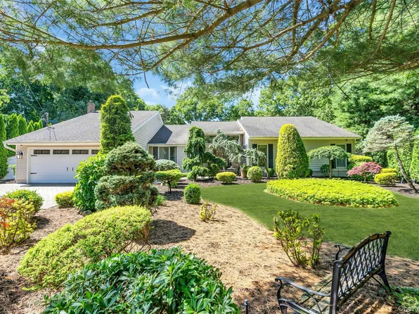 6 Averly Place, Smithtown, NY 11787