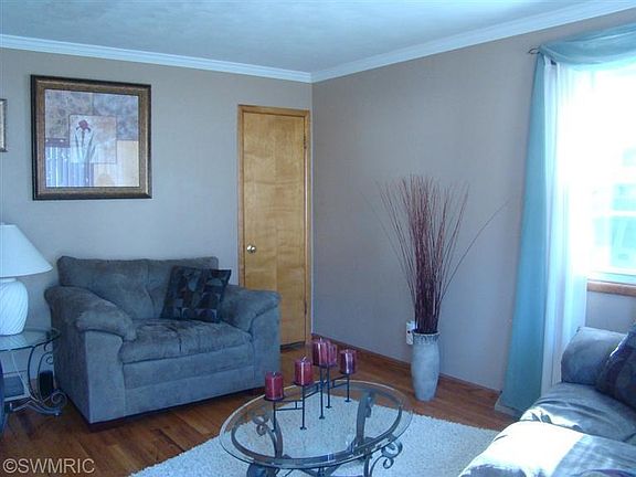 4th image of 3260 Vine St SW