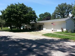 201 5th St, Gladbrook, IA 50635