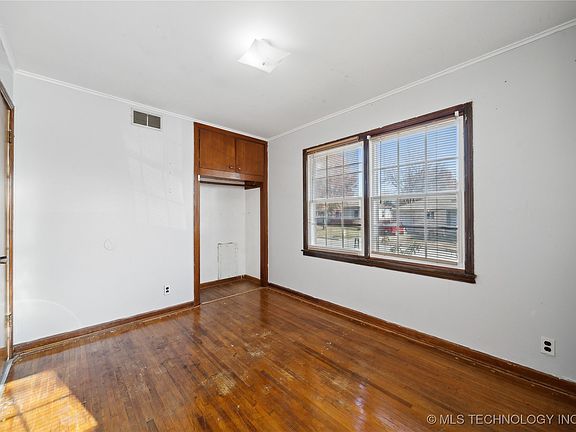 5th image of 524 S 79th East Ave