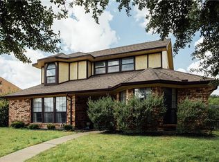 400 Raintree Cir, Desoto, TX 75115