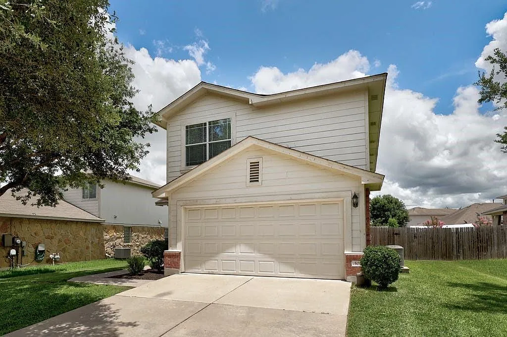 Very nice 3 bedroom 2.5 bath home in great area! — Photo 1
