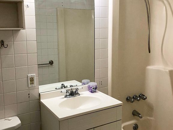 4th image of 12 Russell St #12
