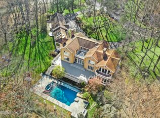 9 Stallion Trl, Greenwich, CT 06831