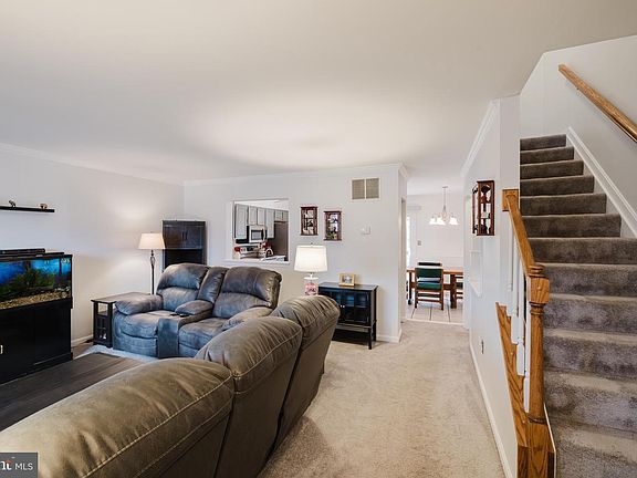 5th image of 36 White Pine Ct