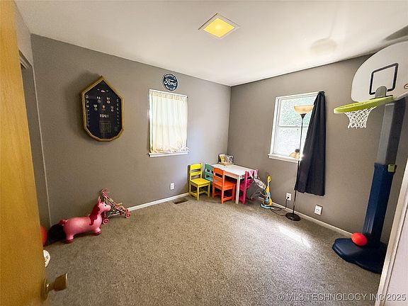 5th image of 114 W 32nd St