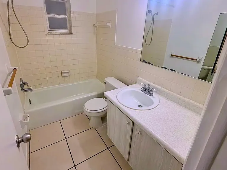 702 N L St #1 — Photo 3