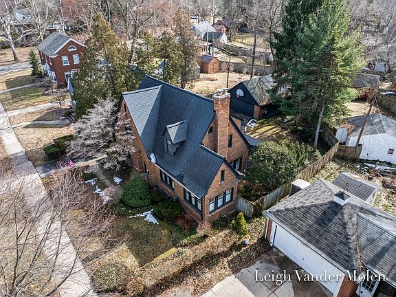 4th image of 414 Cheshire Dr NE