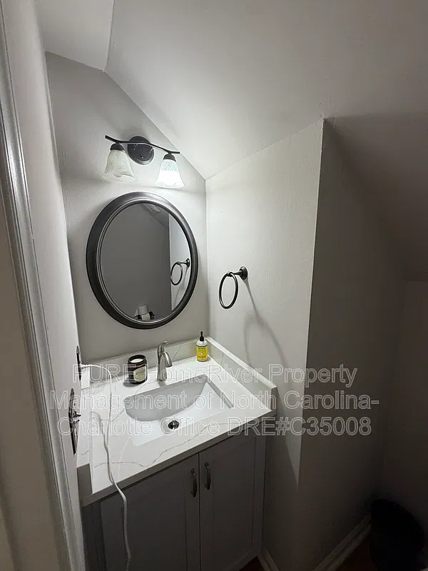 4 bed, 3.0 bath, 2296 sqft, $3,699 — Photo 3