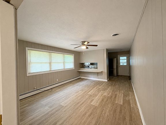 4th image of 3941 Pomeroy Dr