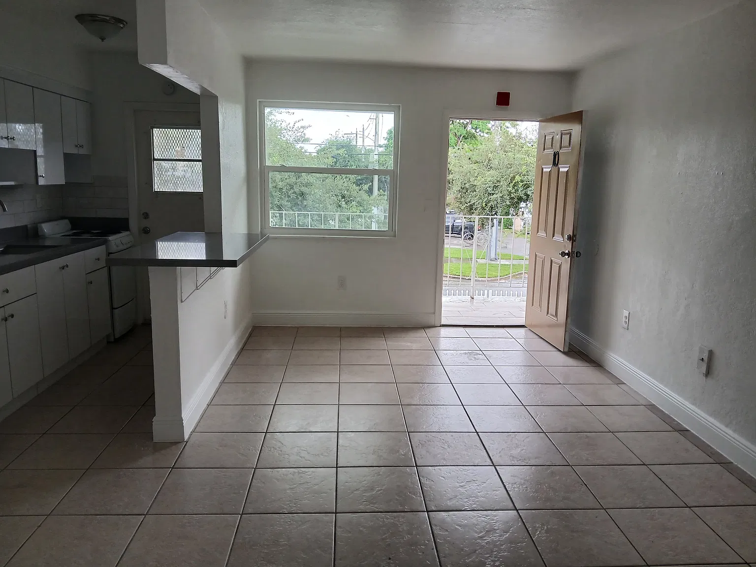 5805 NW 7th Pl — Photo 2