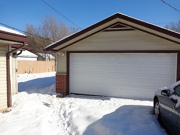 3rd image of 4689 Pardee Ave