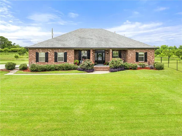 180 Pelican Pl, Belle Chasse, LA 70037