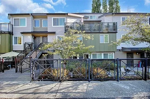 15827 NE Leary Way #1 Photo 1