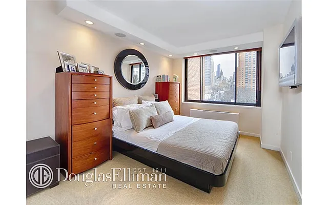 Rented by Douglas Elliman | media 27