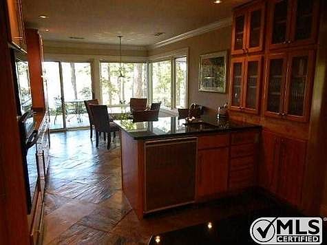 4th image of 734 Northshore Dr