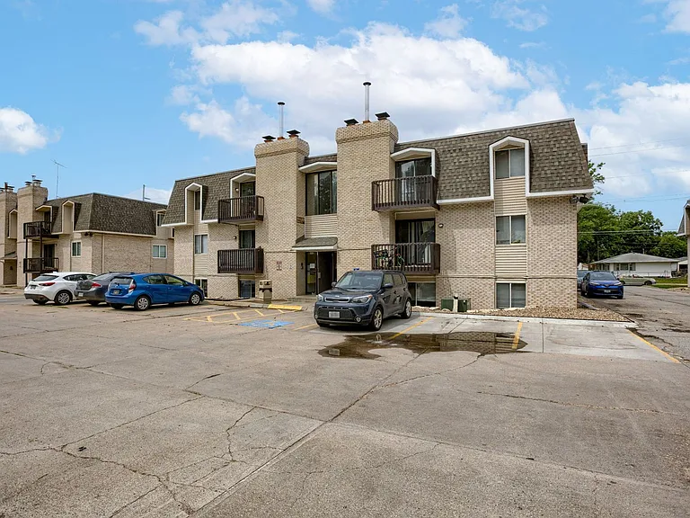 Meadowlark Apts — Photo 34