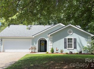 50 Stonebridge Dr, Asheville, NC 28805