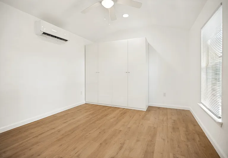 905 W Abram St #5 — Photo 7