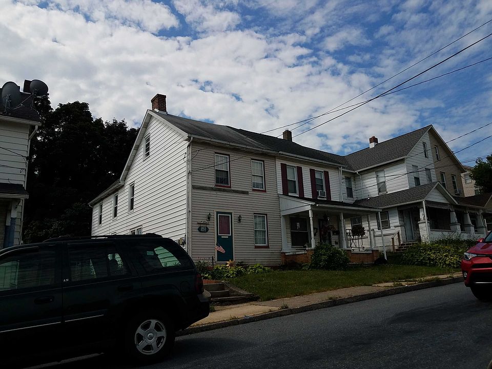 2nd image of 2112 Main St