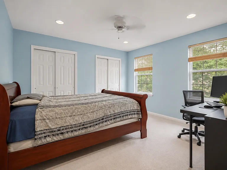 19 Hyde Park Dr — Photo 11