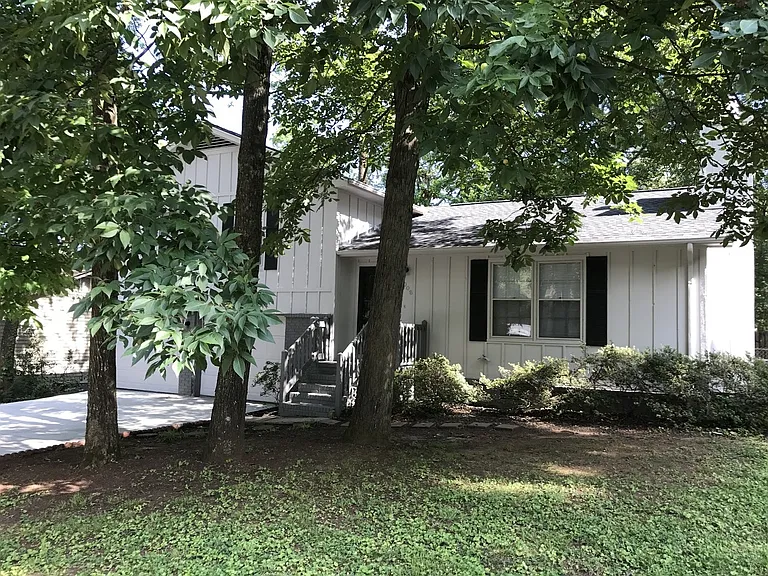 1008 Antietam Rd SE — Photo 2
