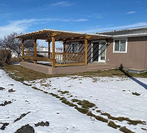 DECK/PERGOLA FACES WEST