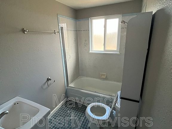 5th image of 11525 Angelina Pl NE