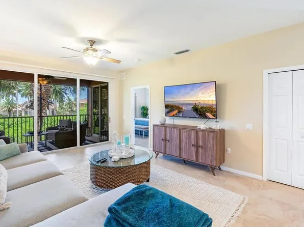 10049 Heather Ln APT 104, Naples, FL 34119