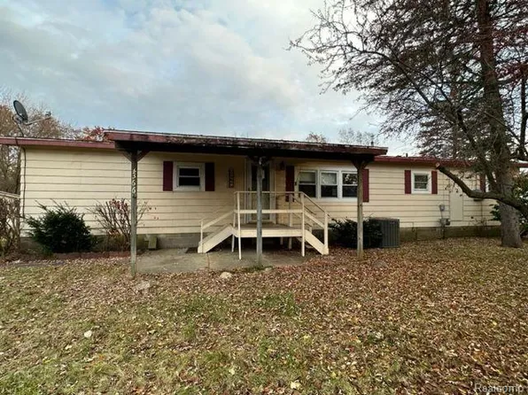 4366 N Hill Dr, Holly, MI 48442