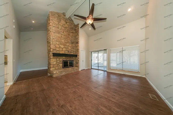 2208 Brookhaven Ct — Photo 3