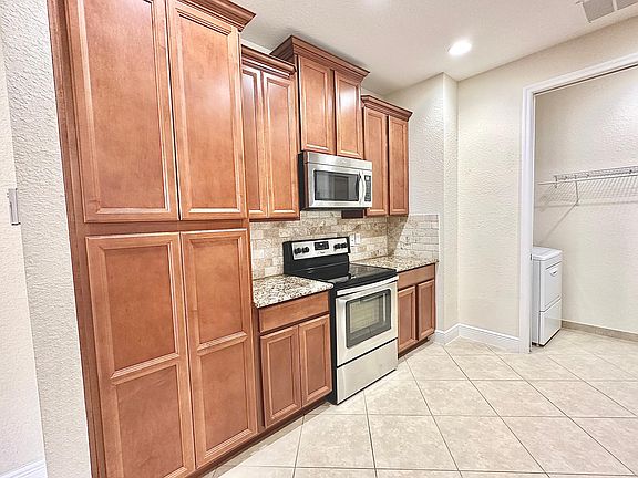3rd image of 10636 Belfry Cir