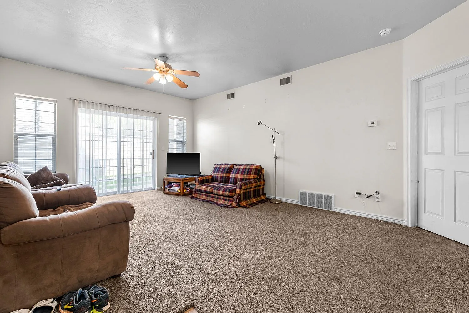 3 bed, 1205 sqft, $625 — Photo 2