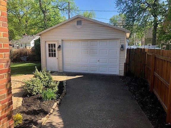 4th image of 2105 Bayard Park Dr