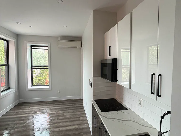 239 Lenox Ave #2B — Photo 1