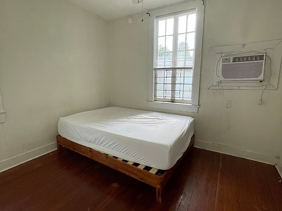 2nd image of 1737 Napoleon Ave #C